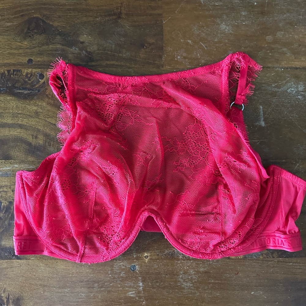 Victoria's Secret Red Lace Underwire High Neck‎ Bralette 36DD NWT